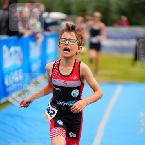 30.08.2026 - Elbe Triathlon Hamburg LAZAROV Photography http://msf.ph/oto/10070457 30.08.2026 12:53:04 Ziel 1755, 1768, 1842 meine-sportfotos.de