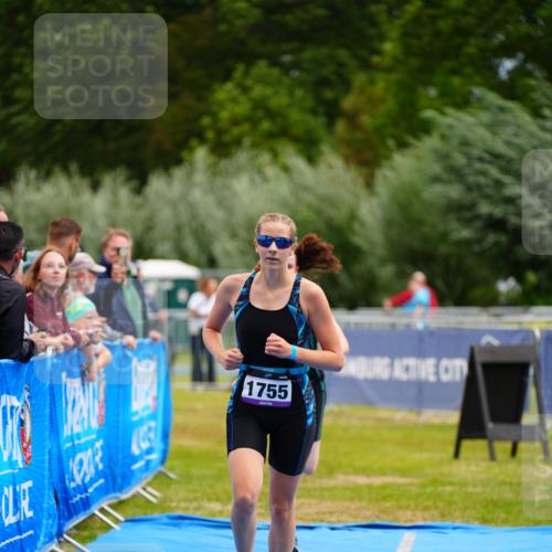 30.08.2026 - Elbe Triathlon Hamburg LAZAROV Photography http://msf.ph/oto/10070462 30.08.2026 12:53:06 Ziel 1755, 1768, 1842 meine-sportfotos.de