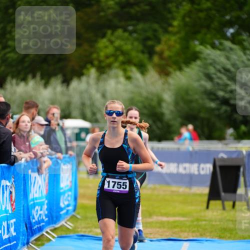 30.08.2026 - Elbe Triathlon Hamburg LAZAROV Photography http://msf.ph/oto/10070466 30.08.2026 12:53:06 Ziel 1755, 1768, 1842 meine-sportfotos.de
