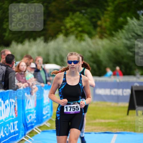 30.08.2026 - Elbe Triathlon Hamburg LAZAROV Photography http://msf.ph/oto/10070472 30.08.2026 12:53:07 Ziel 1755, 1768, 1842 meine-sportfotos.de