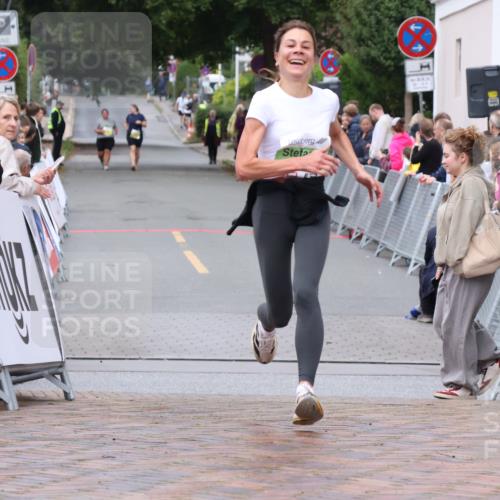 30.08.2026 - Blankeneser Heldenlauf Lena Gebhardt http://msf.ph/oto/10070473 30.08.2026 10:08:21 Ziel 5150, 5751 meine-sportfotos.de