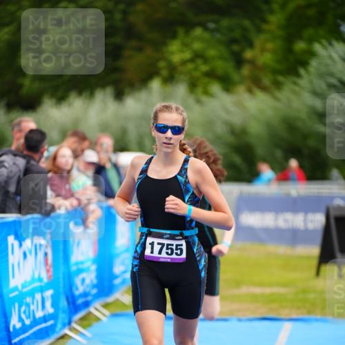 30.08.2026 - Elbe Triathlon Hamburg LAZAROV Photography http://msf.ph/oto/10070475 30.08.2026 12:53:07 Ziel 1755, 1768, 1842 meine-sportfotos.de