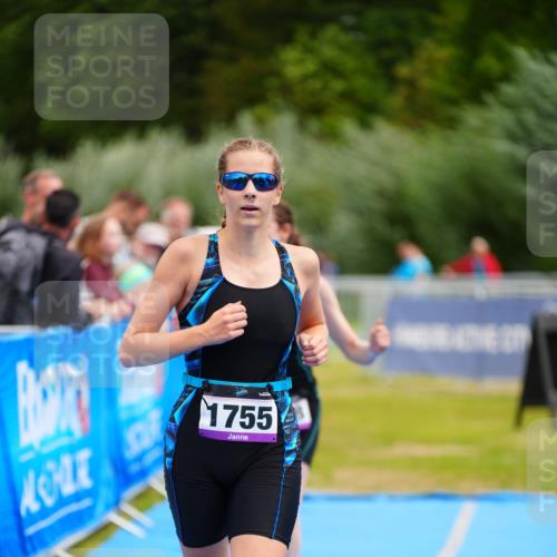 30.08.2026 - Elbe Triathlon Hamburg LAZAROV Photography http://msf.ph/oto/10070480 30.08.2026 12:53:07 Ziel 1755, 1768, 1842 meine-sportfotos.de