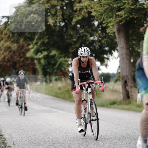 30.08.2026 - Elbe Triathlon Hamburg Michael Burmester http://msf.ph/oto/10070487 30.08.2026 09:55:50 Radfahren 352, 397, 410, 437, 576, 595, 757, 820, 843, 872 meine-sportfotos.de