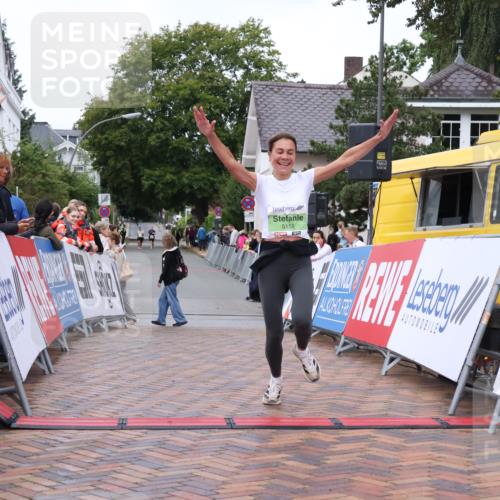 30.08.2026 - Blankeneser Heldenlauf Lena Gebhardt http://msf.ph/oto/10070496 30.08.2026 10:08:23 Ziel 5150, 5751 meine-sportfotos.de