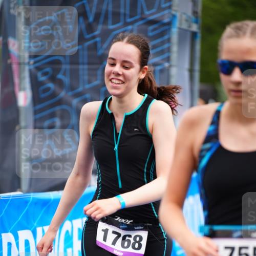 30.08.2026 - Elbe Triathlon Hamburg LAZAROV Photography http://msf.ph/oto/10070498 30.08.2026 12:53:09 Ziel 1731, 1755, 1768 meine-sportfotos.de