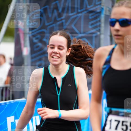 30.08.2026 - Elbe Triathlon Hamburg LAZAROV Photography http://msf.ph/oto/10070500 30.08.2026 12:53:09 Ziel 1731, 1755, 1768 meine-sportfotos.de