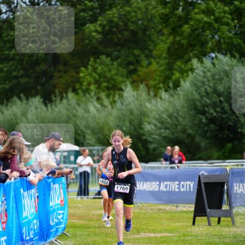 30.08.2026 - Elbe Triathlon Hamburg LAZAROV Photography http://msf.ph/oto/10070535 30.08.2026 12:53:36 Ziel 1757, 1769, 1852 meine-sportfotos.de