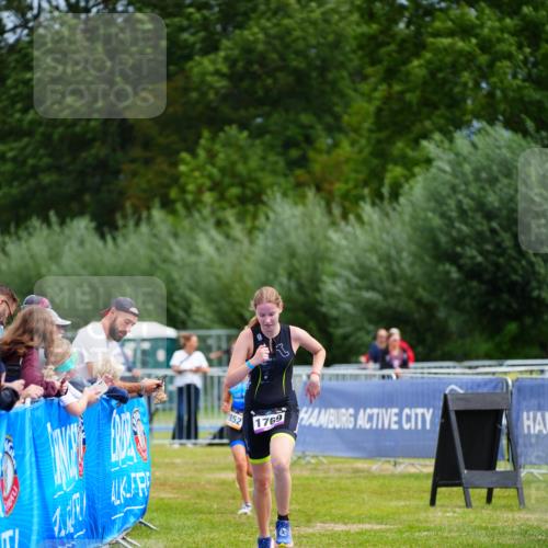 30.08.2026 - Elbe Triathlon Hamburg LAZAROV Photography http://msf.ph/oto/10070538 30.08.2026 12:53:37 Ziel 1757, 1769, 1852 meine-sportfotos.de