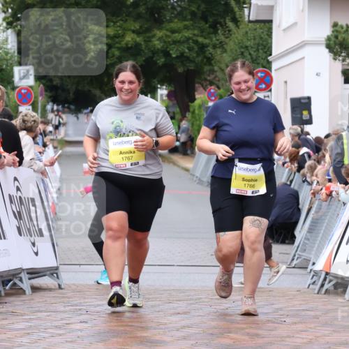 30.08.2026 - Blankeneser Heldenlauf Lena Gebhardt http://msf.ph/oto/10070556 30.08.2026 10:09:02 Ziel 1766, 1767 meine-sportfotos.de