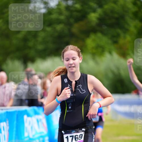 30.08.2026 - Elbe Triathlon Hamburg LAZAROV Photography http://msf.ph/oto/10070561 30.08.2026 12:53:40 Ziel 1757, 1769, 1852 meine-sportfotos.de