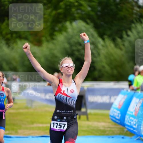 30.08.2026 - Elbe Triathlon Hamburg LAZAROV Photography http://msf.ph/oto/10070564 30.08.2026 12:53:41 Ziel 1757, 1769, 1852 meine-sportfotos.de