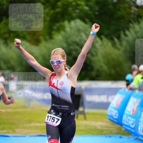 30.08.2026 - Elbe Triathlon Hamburg LAZAROV Photography http://msf.ph/oto/10070568 30.08.2026 12:53:41 Ziel 1757, 1769, 1852 meine-sportfotos.de