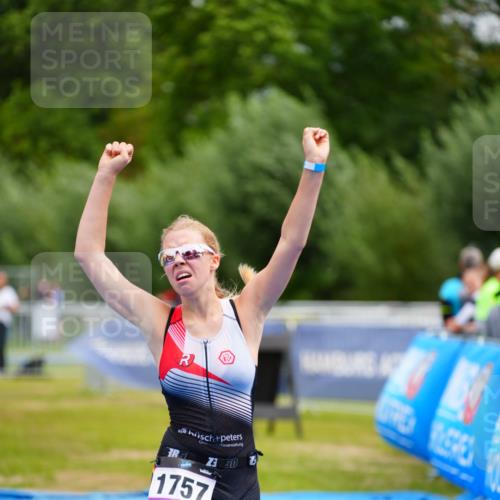 30.08.2026 - Elbe Triathlon Hamburg LAZAROV Photography http://msf.ph/oto/10070570 30.08.2026 12:53:41 Ziel 1757, 1769, 1852 meine-sportfotos.de