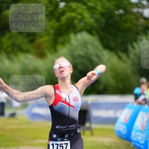 30.08.2026 - Elbe Triathlon Hamburg LAZAROV Photography http://msf.ph/oto/10070572 30.08.2026 12:53:42 Ziel 1757, 1769, 1852 meine-sportfotos.de