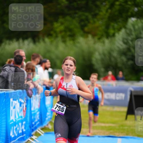 30.08.2026 - Elbe Triathlon Hamburg LAZAROV Photography http://msf.ph/oto/10070705 30.08.2026 12:54:19 Ziel 1758, 1836, 1857, 1864 meine-sportfotos.de
