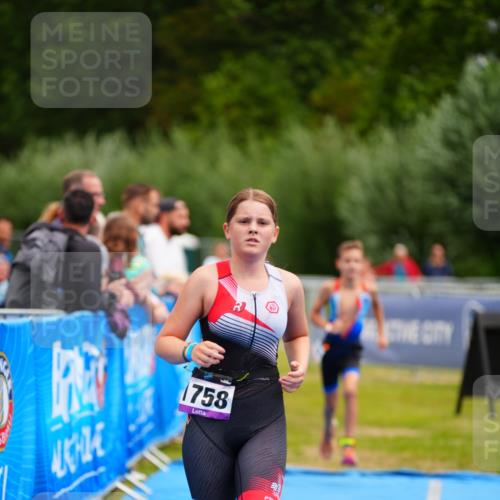 30.08.2026 - Elbe Triathlon Hamburg LAZAROV Photography http://msf.ph/oto/10070708 30.08.2026 12:54:19 Ziel 1758, 1836, 1857, 1864 meine-sportfotos.de