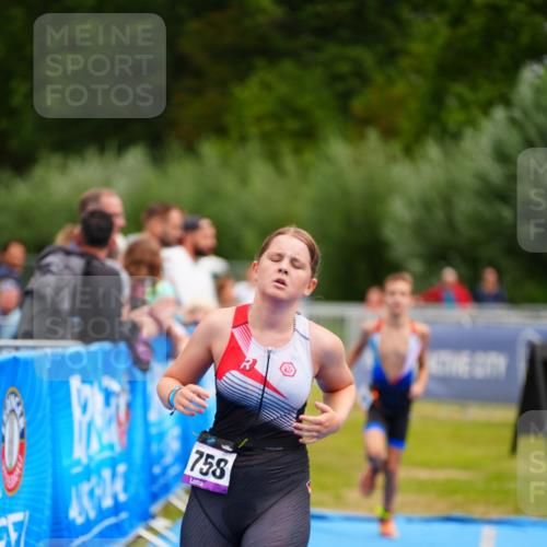 30.08.2026 - Elbe Triathlon Hamburg LAZAROV Photography http://msf.ph/oto/10070711 30.08.2026 12:54:19 Ziel 1758, 1836, 1857, 1864 meine-sportfotos.de