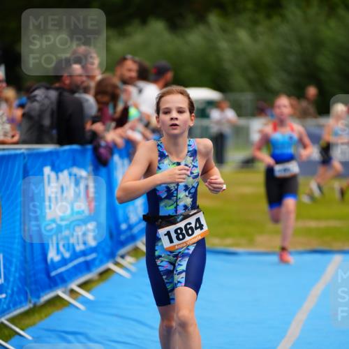 30.08.2026 - Elbe Triathlon Hamburg LAZAROV Photography http://msf.ph/oto/10070735 30.08.2026 12:54:25 Ziel 1836, 1857, 1864 meine-sportfotos.de