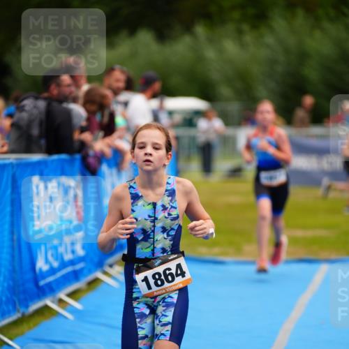30.08.2026 - Elbe Triathlon Hamburg LAZAROV Photography http://msf.ph/oto/10070739 30.08.2026 12:54:25 Ziel 1836, 1857, 1864 meine-sportfotos.de