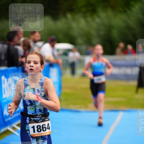 30.08.2026 - Elbe Triathlon Hamburg LAZAROV Photography http://msf.ph/oto/10070745 30.08.2026 12:54:25 Ziel 1836, 1857, 1864 meine-sportfotos.de