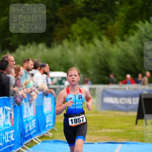 30.08.2026 - Elbe Triathlon Hamburg LAZAROV Photography http://msf.ph/oto/10070754 30.08.2026 12:54:27 Ziel 1857, 1864 meine-sportfotos.de