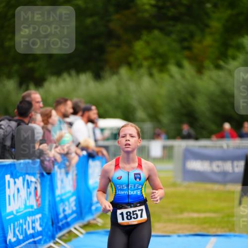 30.08.2026 - Elbe Triathlon Hamburg LAZAROV Photography http://msf.ph/oto/10070756 30.08.2026 12:54:27 Ziel 1857, 1864 meine-sportfotos.de