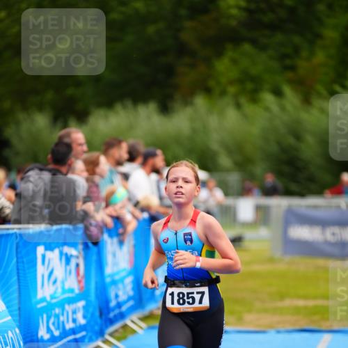 30.08.2026 - Elbe Triathlon Hamburg LAZAROV Photography http://msf.ph/oto/10070760 30.08.2026 12:54:27 Ziel 1857, 1864 meine-sportfotos.de