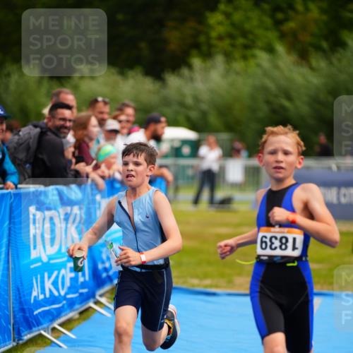 30.08.2026 - Elbe Triathlon Hamburg LAZAROV Photography http://msf.ph/oto/10070784 30.08.2026 12:54:47 Ziel 1839, 1880 meine-sportfotos.de