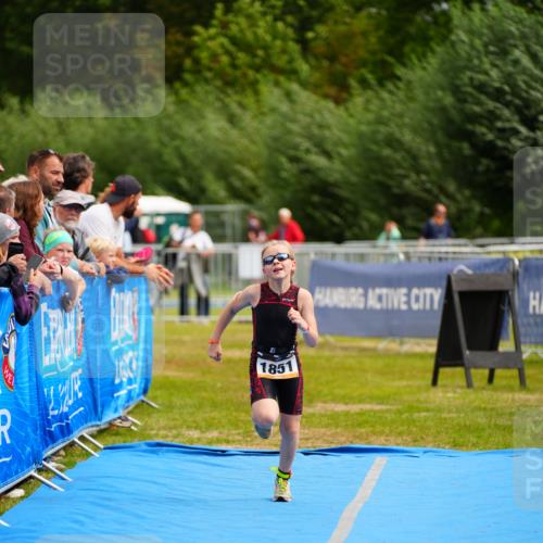 30.08.2026 - Elbe Triathlon Hamburg LAZAROV Photography http://msf.ph/oto/10070803 30.08.2026 12:55:01 Ziel 1851 meine-sportfotos.de