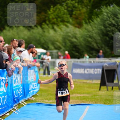 30.08.2026 - Elbe Triathlon Hamburg LAZAROV Photography http://msf.ph/oto/10070814 30.08.2026 12:55:02 Ziel 1851 meine-sportfotos.de