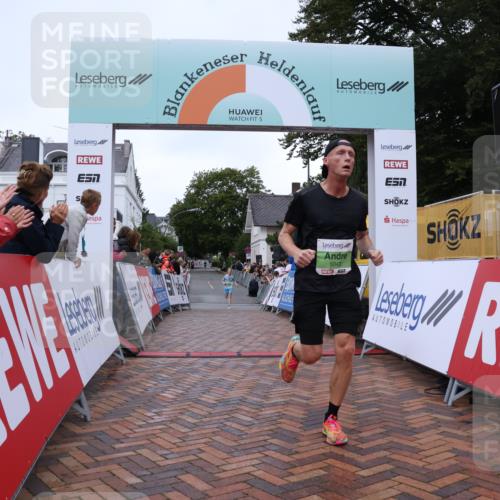 30.08.2026 - Blankeneser Heldenlauf Lena Gebhardt http://msf.ph/oto/10070816 30.08.2026 10:09:55 Ziel 5043 meine-sportfotos.de