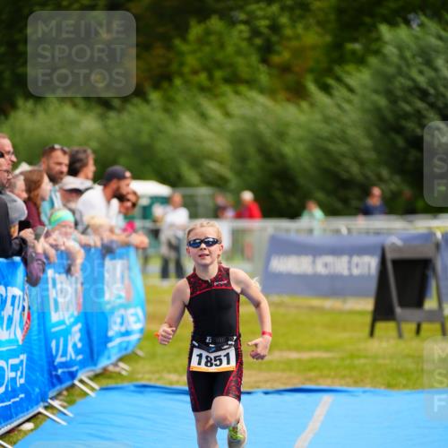 30.08.2026 - Elbe Triathlon Hamburg LAZAROV Photography http://msf.ph/oto/10070821 30.08.2026 12:55:02 Ziel 1851 meine-sportfotos.de