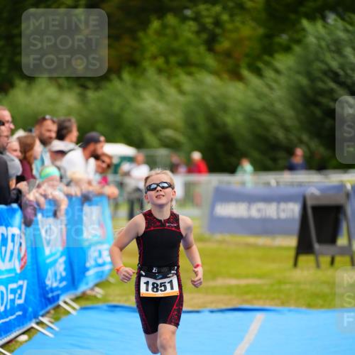 30.08.2026 - Elbe Triathlon Hamburg LAZAROV Photography http://msf.ph/oto/10070825 30.08.2026 12:55:02 Ziel 1851 meine-sportfotos.de
