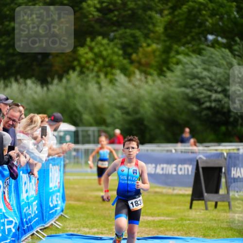 30.08.2026 - Elbe Triathlon Hamburg LAZAROV Photography http://msf.ph/oto/10070835 30.08.2026 12:55:16 Ziel 1831, 1856, 1868 meine-sportfotos.de