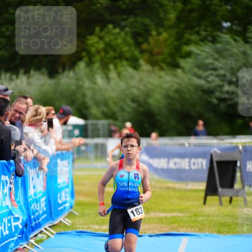 30.08.2026 - Elbe Triathlon Hamburg LAZAROV Photography http://msf.ph/oto/10070845 30.08.2026 12:55:16 Ziel 1831, 1856, 1868 meine-sportfotos.de