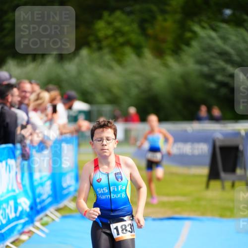 30.08.2026 - Elbe Triathlon Hamburg LAZAROV Photography http://msf.ph/oto/10070861 30.08.2026 12:55:17 Ziel 1831, 1856, 1868 meine-sportfotos.de