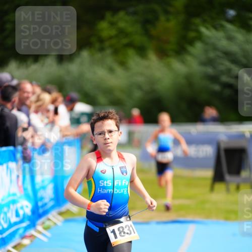 30.08.2026 - Elbe Triathlon Hamburg LAZAROV Photography http://msf.ph/oto/10070863 30.08.2026 12:55:17 Ziel 1831, 1856, 1868 meine-sportfotos.de