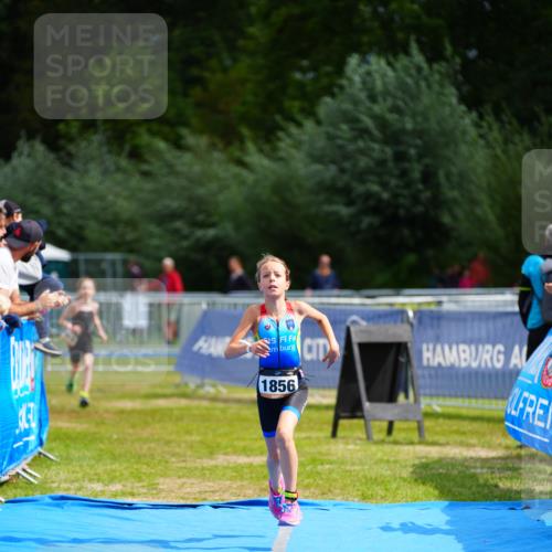 30.08.2026 - Elbe Triathlon Hamburg LAZAROV Photography http://msf.ph/oto/10070868 30.08.2026 12:55:19 Ziel 1831, 1856, 1868 meine-sportfotos.de