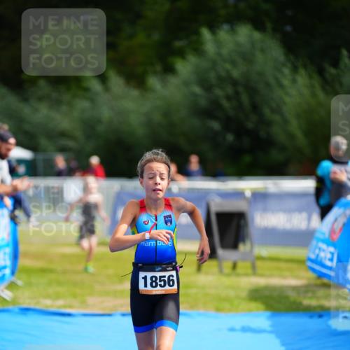 30.08.2026 - Elbe Triathlon Hamburg LAZAROV Photography http://msf.ph/oto/10070888 30.08.2026 12:55:20 Ziel 1831, 1856, 1868 meine-sportfotos.de