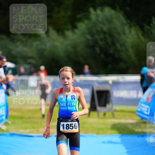 30.08.2026 - Elbe Triathlon Hamburg LAZAROV Photography http://msf.ph/oto/10070890 30.08.2026 12:55:20 Ziel 1831, 1856, 1868 meine-sportfotos.de