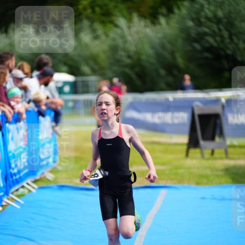 30.08.2026 - Elbe Triathlon Hamburg LAZAROV Photography http://msf.ph/oto/10070901 30.08.2026 12:55:24 Ziel 1856, 1863, 1868 meine-sportfotos.de