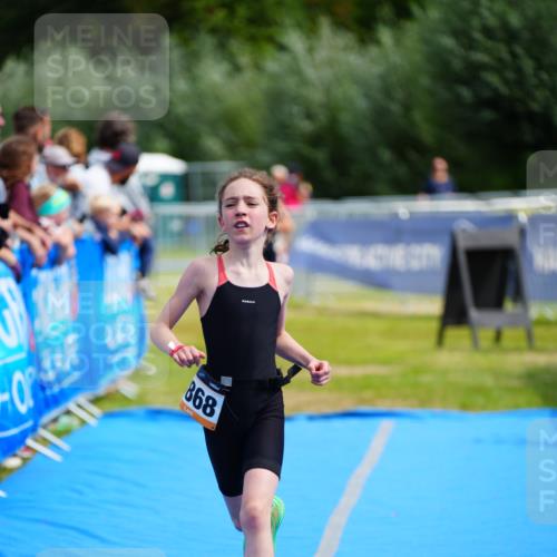30.08.2026 - Elbe Triathlon Hamburg LAZAROV Photography http://msf.ph/oto/10070904 30.08.2026 12:55:24 Ziel 1856, 1863, 1868 meine-sportfotos.de