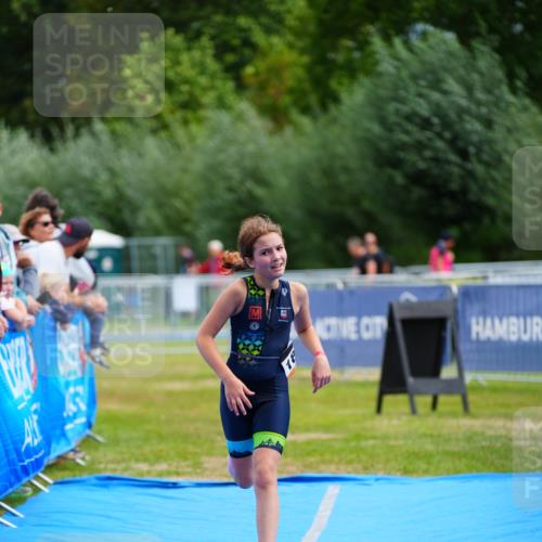 30.08.2026 - Elbe Triathlon Hamburg LAZAROV Photography http://msf.ph/oto/10070925 30.08.2026 12:55:28 Ziel 1863, 1868 meine-sportfotos.de