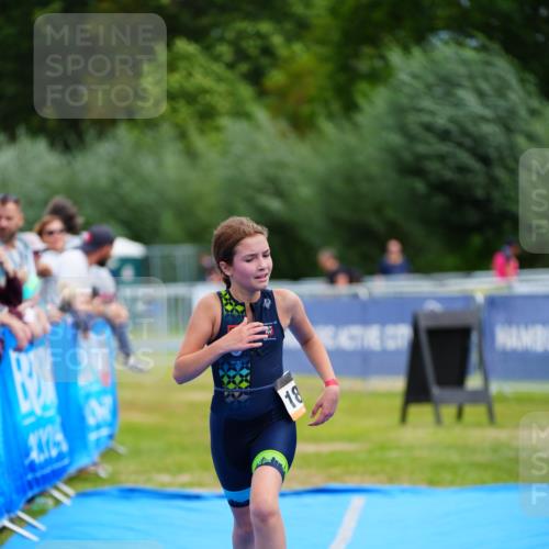 30.08.2026 - Elbe Triathlon Hamburg LAZAROV Photography http://msf.ph/oto/10070933 30.08.2026 12:55:29 Ziel 1863 meine-sportfotos.de