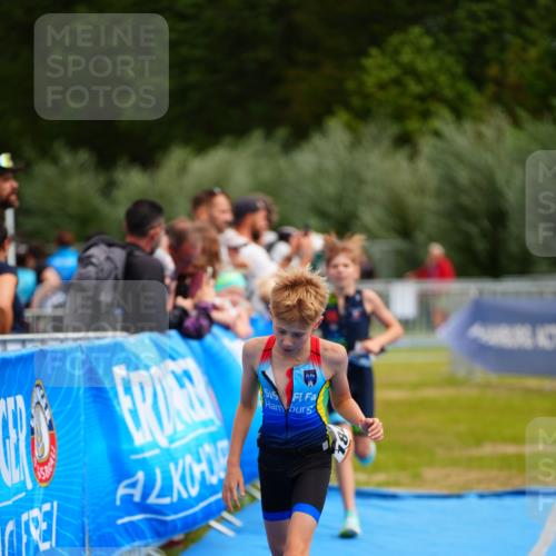 30.08.2026 - Elbe Triathlon Hamburg LAZAROV Photography http://msf.ph/oto/10070955 30.08.2026 12:55:38 Ziel 1840, 1844 meine-sportfotos.de