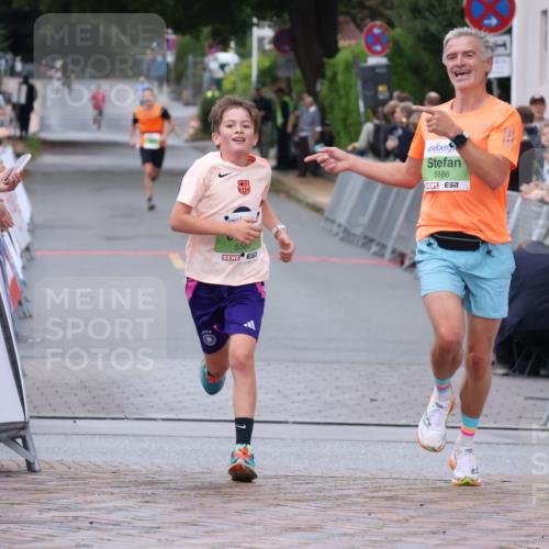 30.08.2026 - Blankeneser Heldenlauf Lena Gebhardt http://msf.ph/oto/10070962 30.08.2026 10:10:30 Ziel 5067, 5586, 5587 meine-sportfotos.de