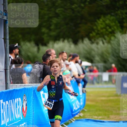 30.08.2026 - Elbe Triathlon Hamburg LAZAROV Photography http://msf.ph/oto/10070967 30.08.2026 12:55:40 Ziel 1840, 1844 meine-sportfotos.de