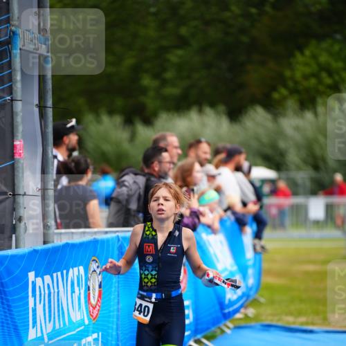30.08.2026 - Elbe Triathlon Hamburg LAZAROV Photography http://msf.ph/oto/10070970 30.08.2026 12:55:40 Ziel 1840, 1844 meine-sportfotos.de