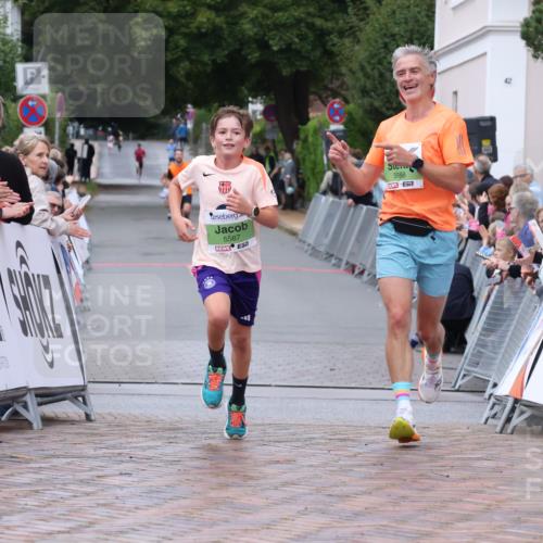 30.08.2026 - Blankeneser Heldenlauf Lena Gebhardt http://msf.ph/oto/10070971 30.08.2026 10:10:30 Ziel 5067, 5586, 5587 meine-sportfotos.de